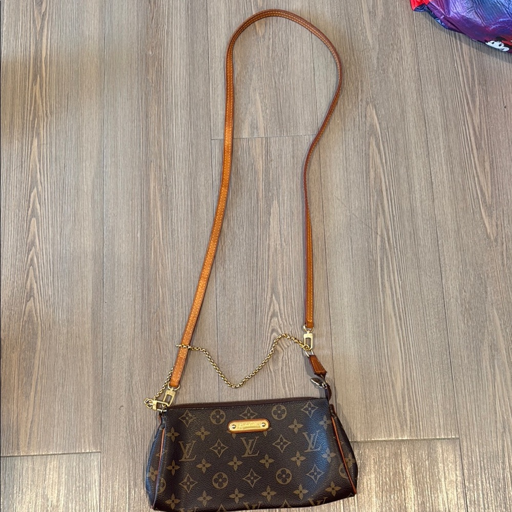 AUTHENTIC Louis Vuitton Brown Monogram Crossbody Bag OU1039